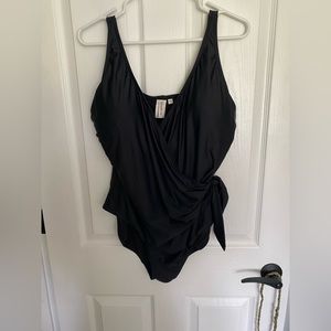Artesands one piece black swimsuits size d/dd with underwire